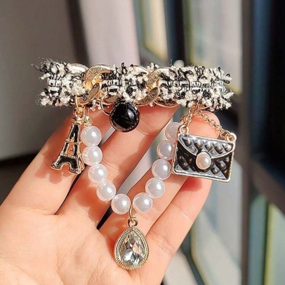 ✨NEW✨ Elegant Black and White Charm Pearl Eiffel Tower Brooch - Picture 2 of 4